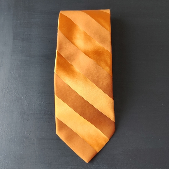 City of London | 2 toned orange 🧡 striped 100% silk tie 👔 - Picture 12 of 13